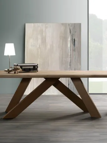 Tavolo Raw con piano in pietra antracite e base in legno di rovere natura di Sedit