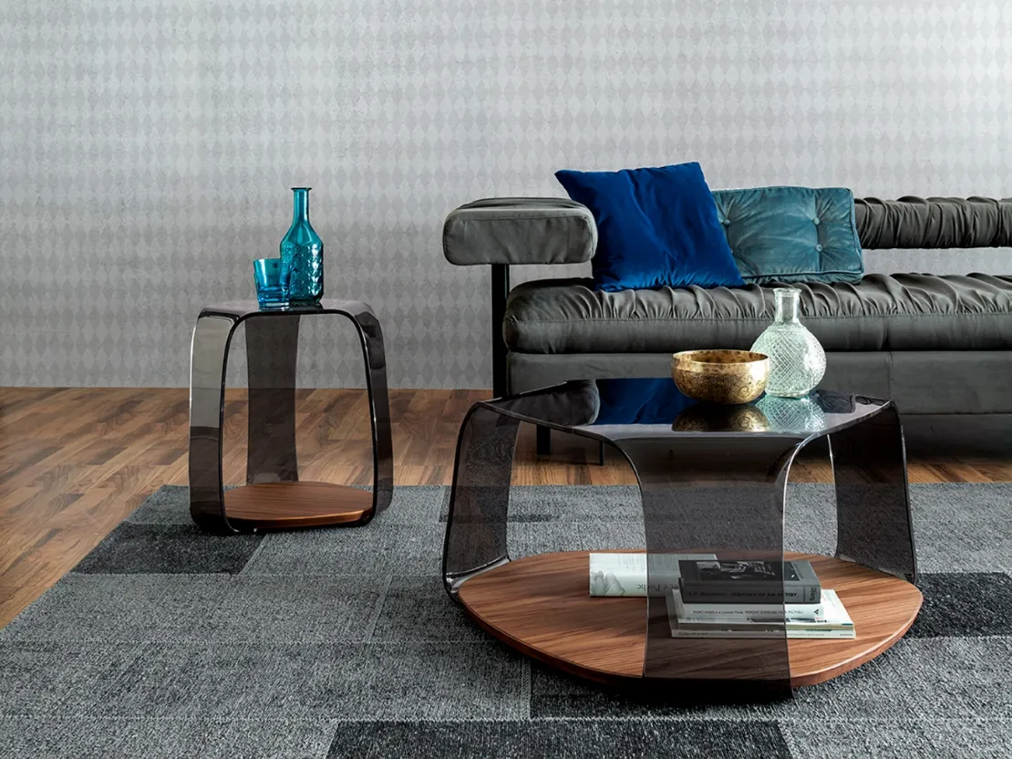Tavolino di design in vetro fumè curvato con base in legno Noce Canaletto Chakra di Tonin Casa