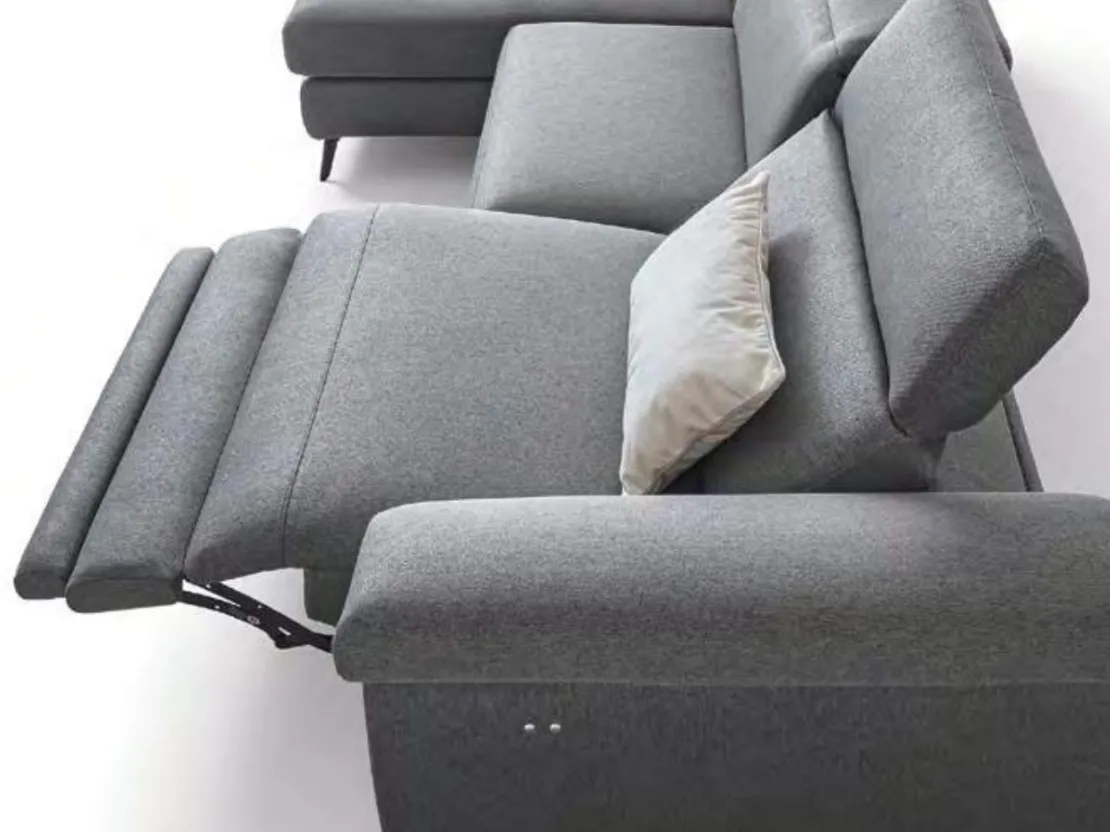 Divano con movimento relax in tessuto Zeno di Le Comfort