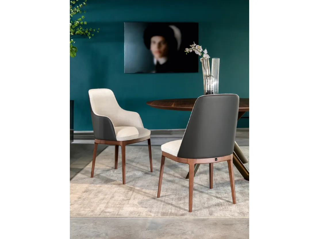 Sedia con e senza braccioli in pelle con gambe in legno Cleo di Tonin Casa