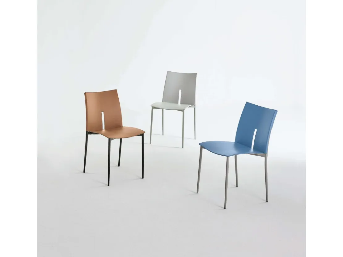 Sedia impilabile Lyra di Ingenia