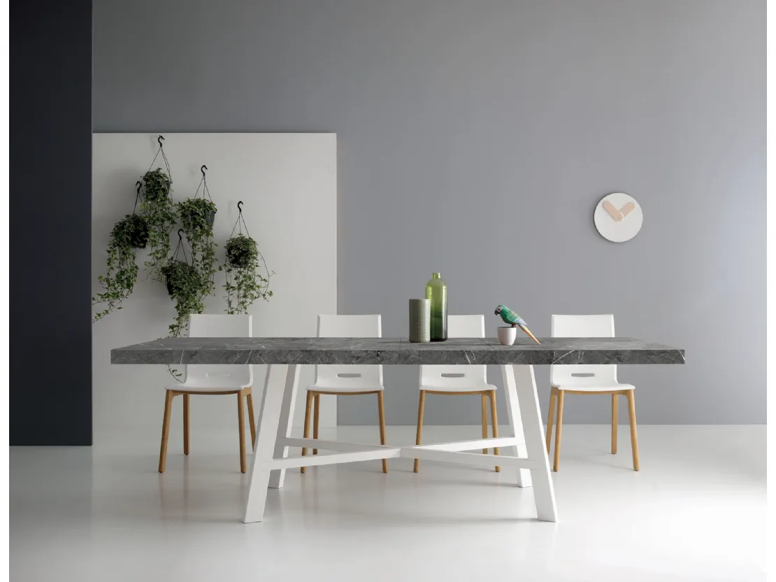 Tavolo Thor Allungabile con piano in laminato effetto marmo di Pointhouse