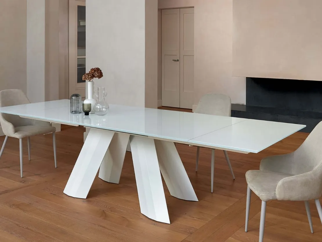 Tavolo allungabile Twist con piano in cristallo di Ingenia
