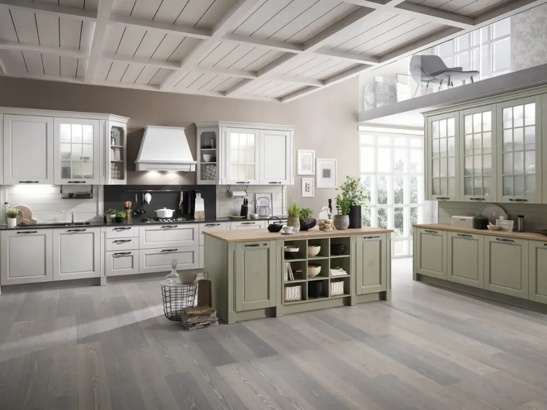 Cucina Classica con isola in frassino laccato Virginia di Stosa