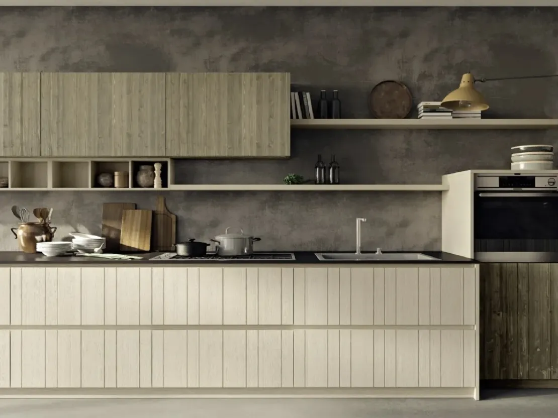 Cucina Moderna lineare in legno di abete con ante dogate verticalmente a larghezza differenziata New Step 01 di Fratelli Mirandola