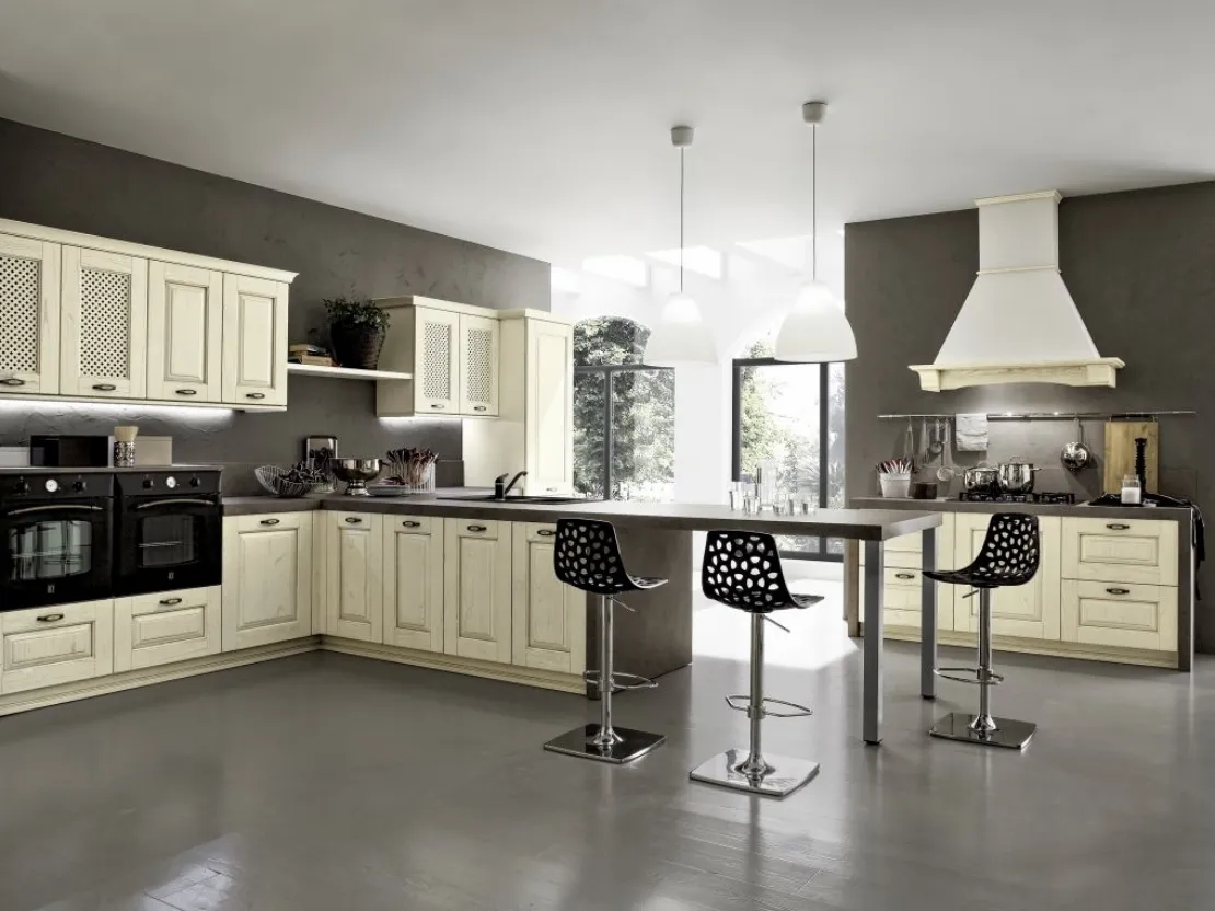 Cucina Shabby Chic angolare con penisola Nora in legno laccato Decapé Bianco Antico di Arrex